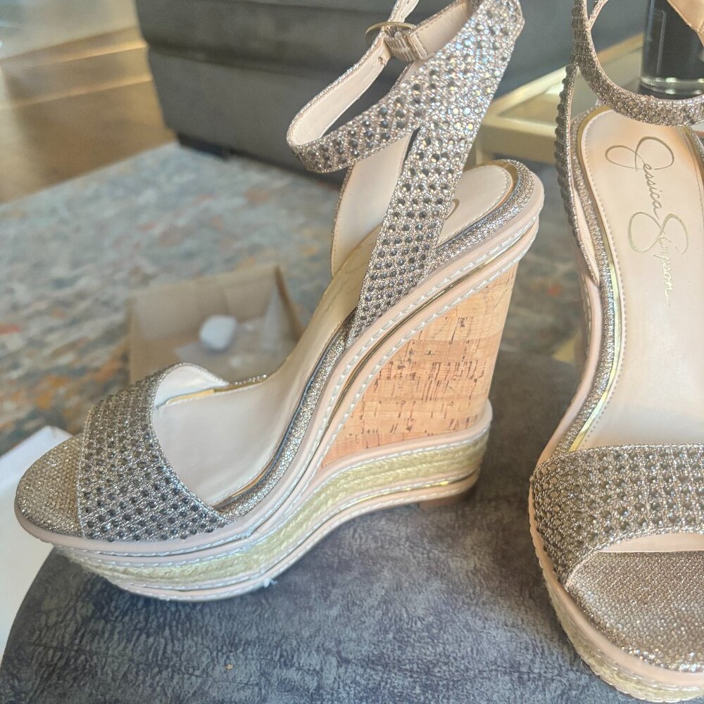 JESSICA SIMPSON 9M GOLD SPARKLE MESH WEDGE SHOE